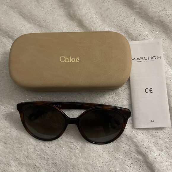 Chloe - Picture 5 of 8